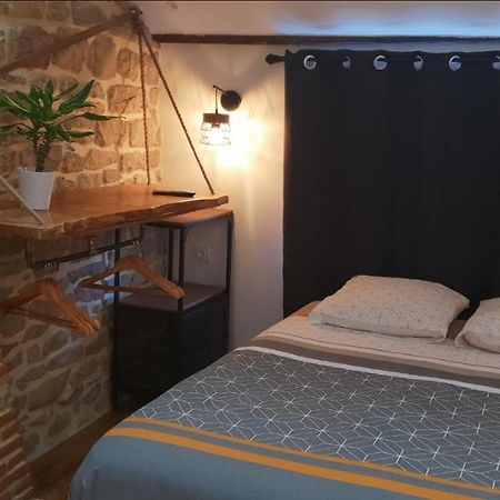Apartamento Atypical Flat Charleville-Mézières Exterior foto